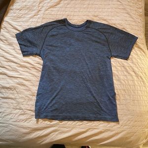 Mens lululemon size large metal vent tech t shirt in blue.